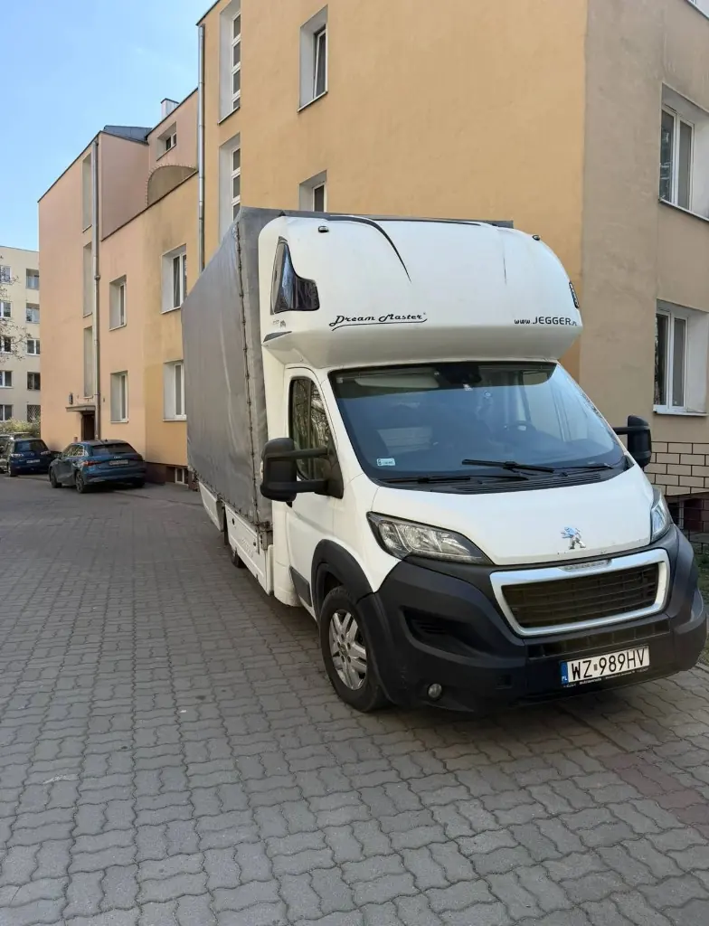 Bus Peugeot FlexiPrzeprowadzki z tablicą WZ 989HV